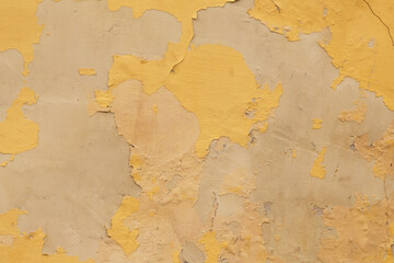 Gelbe Grunge abstrakte Hintergrundtextur. Alte Zementwand mit gelber rissiger Farbe