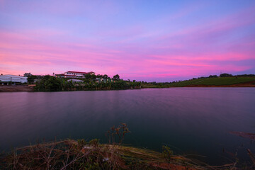 Obraz premium Sunset by the lake