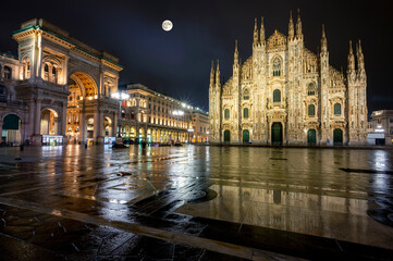 Fototapeta na wymiar Duomo di Milano , Milan cathedral during rainy evening