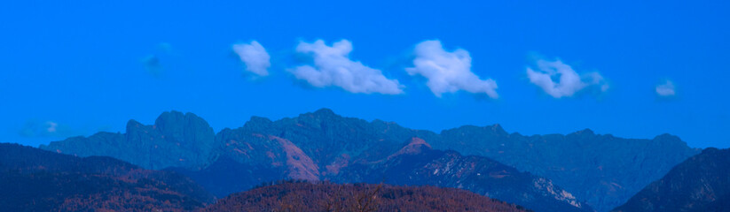 Cima Sasso (1916 m s.l.m.) e Pedum (2111 m s.l.m.), che si trovano in Val Grande (VB) - Foto scattata da Baveno (VB) - Piemonte - Italia
