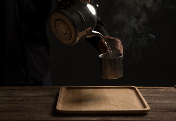 Pour the hot water of the french press tea into a glass.