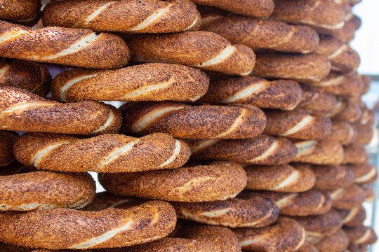 Simit Sesam Brot Kringel aufgereiht