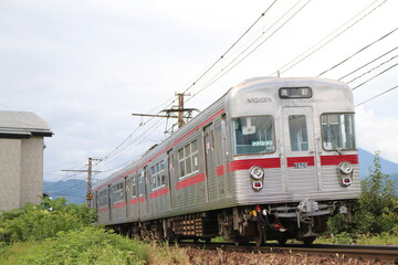 Fototapeta na wymiar 長野電鉄の電車
