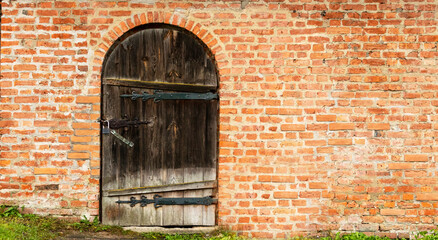 Fototapeta na wymiar wooden door of the Church of the medieval type