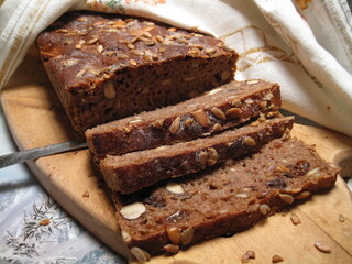 estonian dark rye bread with seeds