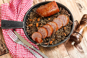 saucisses de Morteau et lentilles carottes
