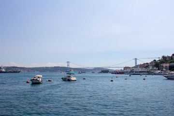 Istanbul Stadtblick vom Bosporus mit F&auml;hre Turm und Br&uuml;cke