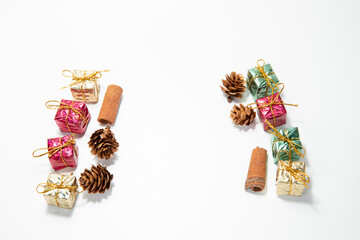 クリスマスオーナメント　プレゼント　シナモン　松ぼっくり　