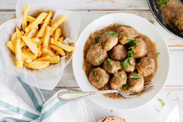Meatballs in spanish sauce with fries