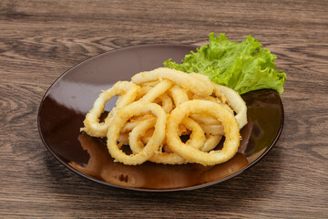 Roasted squid rings with salad