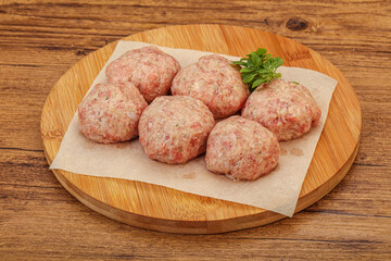 Raw turkey meatball for cooking