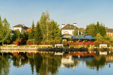 Fototapeta premium Sunny view of houses near Klyazma reservoir, Moscow region, Russia.