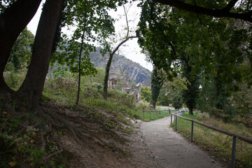 Naklejka premium Path by ruins