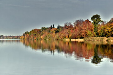 Badesee in Freiburg-Opfingen im Herbst