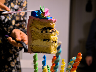 Part de gâteau d'anniversaire