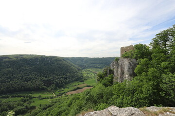 Fototapeta na wymiar The ruins of Reussenstein Castle in the landscape of the Swabian Jura