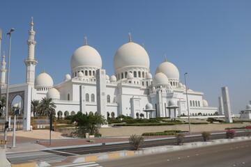 Fototapeta na wymiar The great Mosque, Abu Dhabi