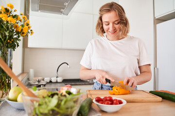 Obraz na płótnie Canvas Woman preparing vegetables for the future salad