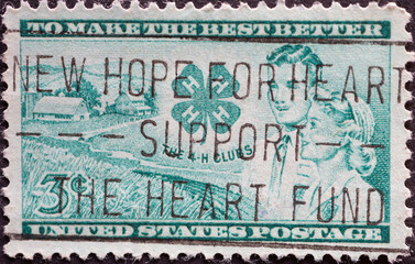 Obraz premium USA - Circa 1952 : a postage stamp printed in the US showing to honor the 4-H Club movement. club symbol. Text: to make the best better