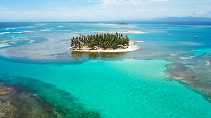 San Blas Archipelago - Panama. Aerial view of the San Blas Islands in the Panamanian Caribbean - obrazy, fototapety, plakaty
