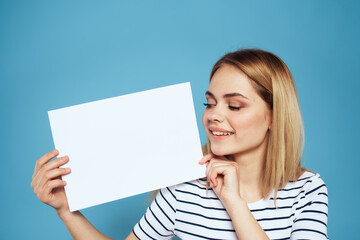 Naklejka premium Woman holding sheet of paper striped T-shirt Copy Space cropped view blue background