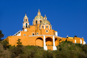 Fototapeta na wymiar Puebla Cholula vista de la iglesia 