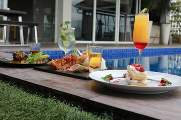 Fototapeta premium delicious food and drink with pool view