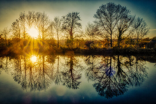 Fotos Lizenzfreie Bilder Grafiken Vektoren Und Videos Von Sonnenuntergang Adobe Stock