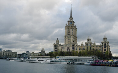 Fototapeta premium Shevchenko embankment in the autumn morning