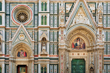 Fototapeta na wymiar Partial view of one of the facades of the Gothic Renaissance cathedral basilica of Santa Maria del Fiore in the Italian city of Florence.