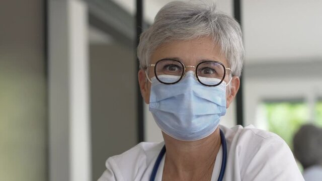 Portrait of woman doctor wearing face mask during covid-19 pandemia