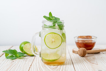 iced honey and lime soda with mint