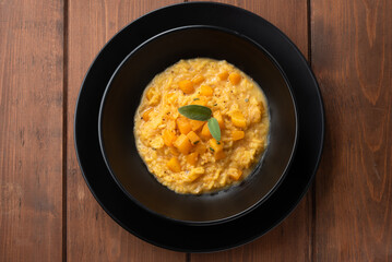 Piatto di delizioso risotto con taleggio e zucca, Cucina Italiana