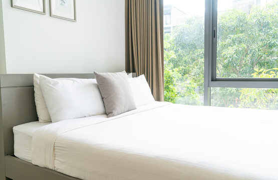 pillow decoration on bed in bedroom