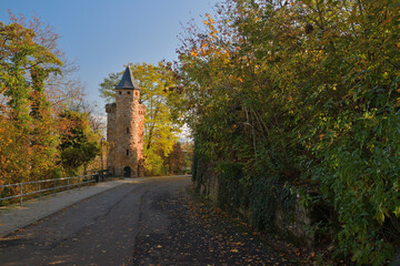 Der Ruprechtsturm im herbstlichen Oppenheim am Rhein