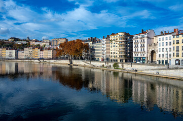 Berges de la Saône à Lyon à l'automne en France