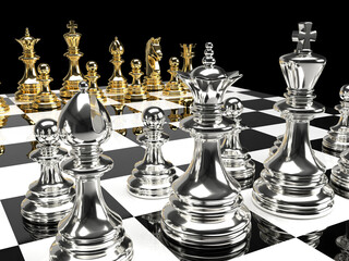 金と銀のチェスの駒とチェスボートのセット