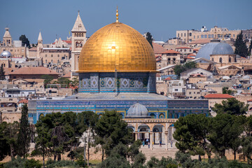 Fototapeta na wymiar Vista de Jerusalén y cúpula del Templo de la Roca, en Israel