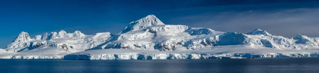 Crédence de cuisine en verre imprimé Antarctique Mountains along the Neumayer Channel, Antarctic Peninsula, Antarctica