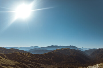 Obraz premium View of endless mountain ranges in the haze of the day
