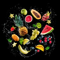 Plexiglas foto achterwand Assortment of fresh fruits and water splashes on black background © Alexander Raths