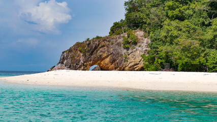 Fototapeta premium The rock arch at Koh Khai Island on the way to Lipe Island , Satun, Thailand.