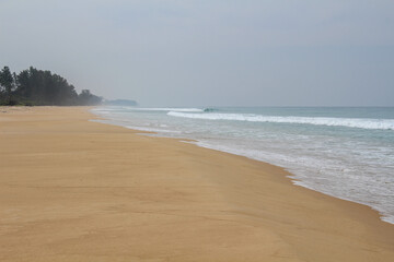 Traumstrand in Thailand Strand Palmen Steine 