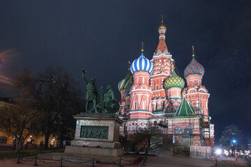 Fototapeta na wymiar St Basil Cathedral in Moscow , Russia