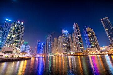 Fototapeta na wymiar DUBAI, UAE - DECEMBER 10, 2016: Skyscrapers in Dubai Marina at night, UAE