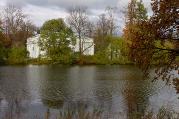 Fototapeta na wymiar autumn landscape with an old Palace, Pushkin city, Saint Petersburg, autumn 2020