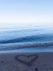 Herz auf dem Sand, Meereshintergrund © Oksana