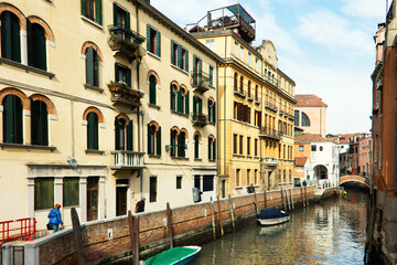 Fototapeta na wymiar city canal in Venice