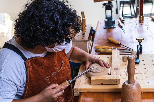 Sculptress with mask carving wooden box