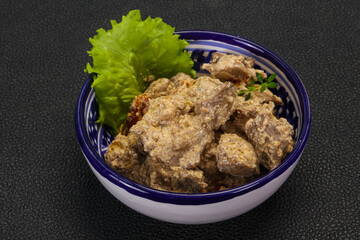 Chicken liver with cream and dry tomatoes